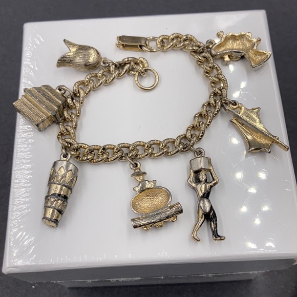 Vintage 1950’s Jamaican Figural Charm Bracelet - Picture 7 of 7